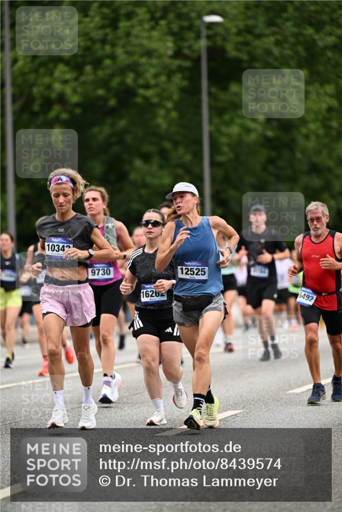 29.06.2025 - hella hamburg halbmarathon Dr. Thomas Lammeyer http://msf.ph/oto/8439574 29.06.2025 10:56:36 Kennedybrücke 1369, 1978, 1997, 3140, 3645, 4087, 4273, 4815, 5262, 5291, 6406, 6671, 6885, 6961, 6985, 7691, 7737, 7841, 8194, 8196, 8672, 9068, 9070, 9220, 9582, 9583, 9594, 9673, 9730, 10296, 10342, 10496, 10928, 11084, 11126, 11127, 11297, 11375 meine-sportfotos.de