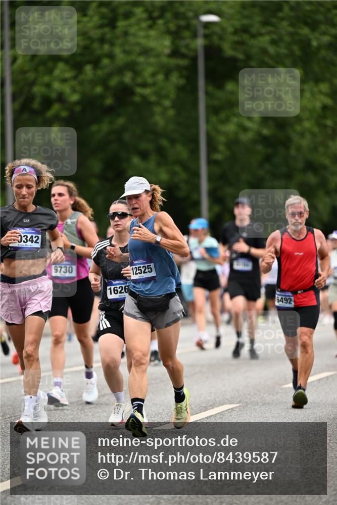 29.06.2025 - hella hamburg halbmarathon Dr. Thomas Lammeyer http://msf.ph/oto/8439587 29.06.2025 10:56:37 Kennedybrücke 1369, 1978, 3140, 3645, 4087, 4273, 4815, 5262, 5291, 6406, 6671, 6885, 6961, 6985, 7682, 7691, 7737, 8194, 8196, 8672, 9068, 9070, 9220, 9582, 9583, 9594, 9673, 9730, 10296, 10342, 10496, 10928, 11084, 11126, 11127, 11297, 11375 meine-sportfotos.de