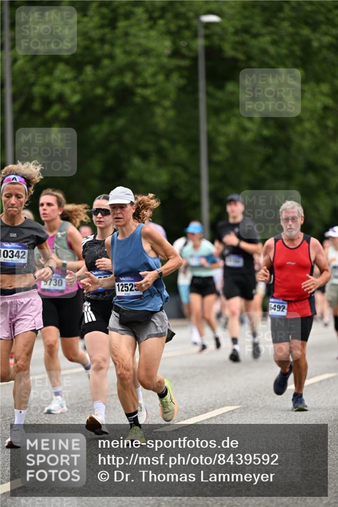 29.06.2025 - hella hamburg halbmarathon Dr. Thomas Lammeyer http://msf.ph/oto/8439592 29.06.2025 10:56:37 Kennedybrücke 1369, 1978, 3140, 3645, 4087, 4273, 4815, 5262, 5291, 6406, 6671, 6885, 6961, 6985, 7682, 7691, 7737, 8194, 8196, 8672, 9068, 9070, 9220, 9582, 9583, 9594, 9673, 9730, 10296, 10342, 10496, 10928, 11084, 11126, 11127, 11297, 11375 meine-sportfotos.de