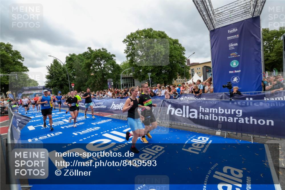 29.06.2025 - hella hamburg halbmarathon Zöllner http://msf.ph/oto/8439593 29.06.2025 10:55:44 Ziel 1120, 1143, 1834, 2955, 2982, 3037, 4897, 5021, 6924, 8255, 8618, 10212, 11039, 12483, 12515, 14365, 14909, 15896, 18064, 18190 meine-sportfotos.de