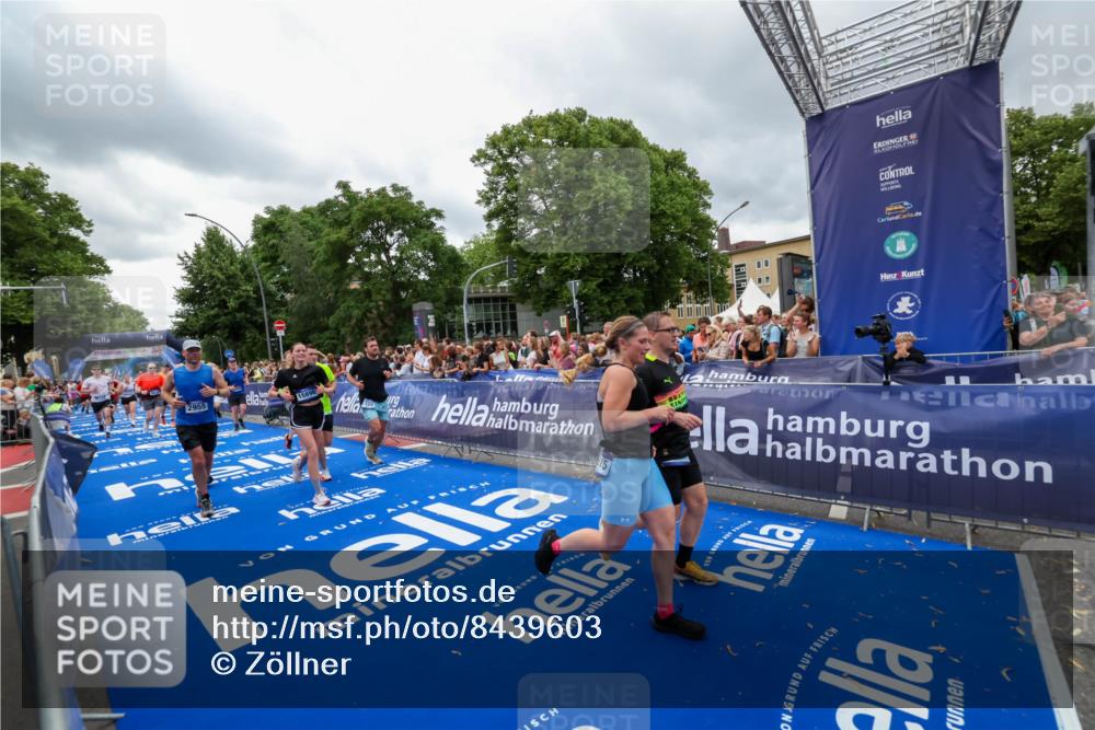 29.06.2025 - hella hamburg halbmarathon Zöllner http://msf.ph/oto/8439603 29.06.2025 10:55:45 Ziel 1120, 1143, 1834, 2955, 2982, 4897, 5021, 6924, 7221, 8255, 8618, 10212, 11039, 12483, 12515, 14365, 14909, 15896, 18064, 18190 meine-sportfotos.de