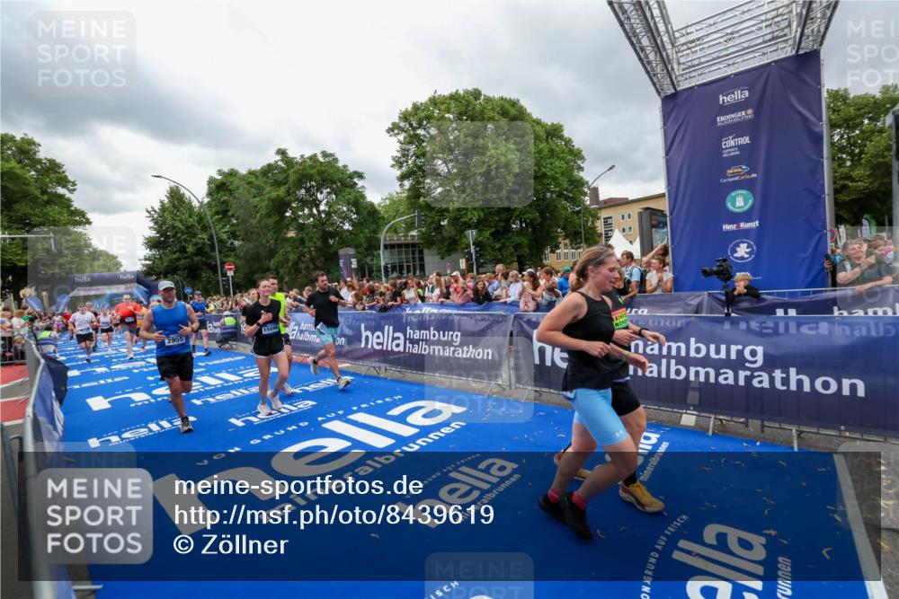 29.06.2025 - hella hamburg halbmarathon Zöllner http://msf.ph/oto/8439619 29.06.2025 10:55:45 Ziel 1120, 1143, 1834, 2955, 2982, 4897, 5021, 6924, 7221, 8255, 8618, 10212, 11039, 12483, 12515, 14365, 14909, 15896, 18064, 18190 meine-sportfotos.de