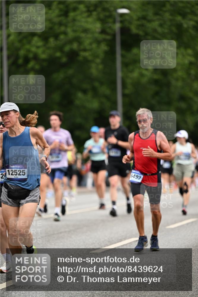 29.06.2025 - hella hamburg halbmarathon Dr. Thomas Lammeyer http://msf.ph/oto/8439624 29.06.2025 10:56:38 Kennedybrücke 1369, 1978, 3140, 3645, 4087, 4273, 4815, 5262, 5291, 6406, 6671, 6885, 6961, 6985, 7682, 7691, 7737, 8194, 8196, 8672, 9068, 9070, 9220, 9582, 9583, 9594, 9673, 9730, 10296, 10342, 10496, 10928, 11084, 11126, 11127, 11297, 11375 meine-sportfotos.de