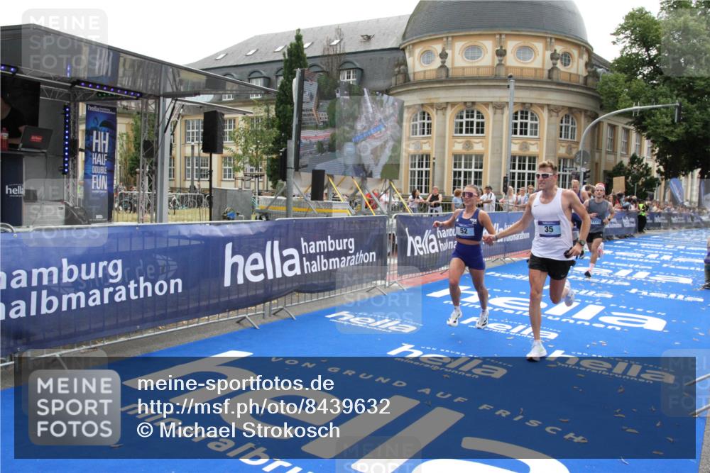 29.06.2025 - hella hamburg halbmarathon Michael Strokosch http://msf.ph/oto/8439632 29.06.2025 10:23:31 Ziel 35, 52, 9385, 17771, 19078 meine-sportfotos.de