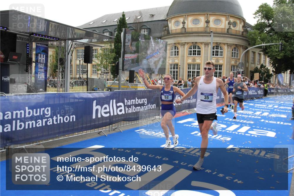 29.06.2025 - hella hamburg halbmarathon Michael Strokosch http://msf.ph/oto/8439643 29.06.2025 10:23:31 Ziel 35, 52, 9385, 17771, 19078 meine-sportfotos.de