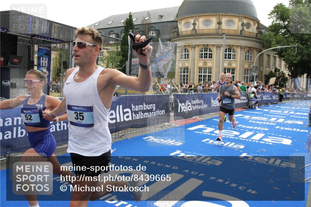 29.06.2025 - hella hamburg halbmarathon Michael Strokosch http://msf.ph/oto/8439665 29.06.2025 10:23:32 Ziel 35, 52, 9385, 16169, 17771 meine-sportfotos.de