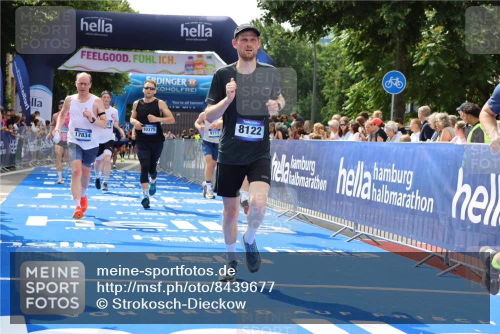 29.06.2025 - hella hamburg halbmarathon Strokosch-Dieckow http://msf.ph/oto/8439677 29.06.2025 10:41:12 Ziel 1136, 2568, 3332, 3618, 4205, 4303, 4380, 5387, 5709, 6901, 8122, 9659, 9711, 9815, 10375, 12434, 12895, 13268, 13876, 17834, 18764 meine-sportfotos.de