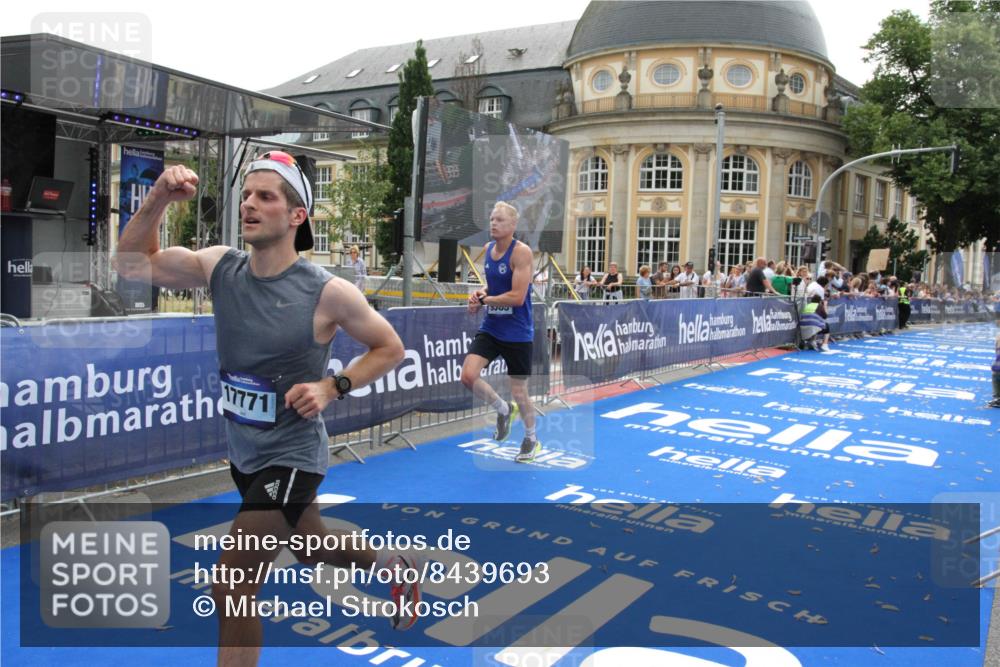 29.06.2025 - hella hamburg halbmarathon Michael Strokosch http://msf.ph/oto/8439693 29.06.2025 10:23:33 Ziel 35, 52, 9385, 16169, 17771 meine-sportfotos.de