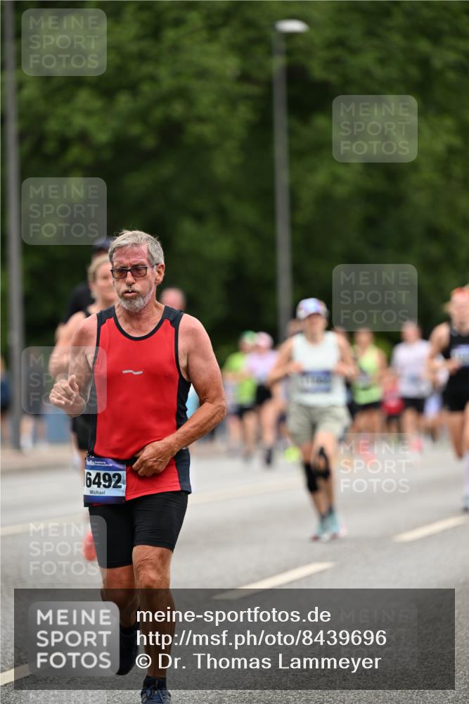 29.06.2025 - hella hamburg halbmarathon Dr. Thomas Lammeyer http://msf.ph/oto/8439696 29.06.2025 10:56:40 Kennedybrücke 1369, 1978, 2308, 3140, 3645, 4087, 4273, 4815, 5262, 5291, 6406, 6671, 6885, 6961, 6985, 7682, 7691, 7737, 8194, 8196, 8672, 9068, 9070, 9220, 9582, 9583, 9594, 9673, 9730, 10296, 10342, 10496, 10634, 10928, 11084, 11297, 11375 meine-sportfotos.de