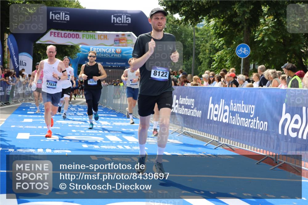 29.06.2025 - hella hamburg halbmarathon Strokosch-Dieckow http://msf.ph/oto/8439697 29.06.2025 10:41:12 Ziel 1136, 2568, 3332, 3618, 4205, 4303, 4380, 5387, 5709, 6901, 8122, 9659, 9711, 9815, 10375, 12434, 12895, 13268, 13876, 17834, 18764 meine-sportfotos.de