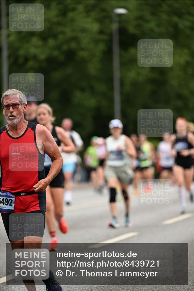 29.06.2025 - hella hamburg halbmarathon Dr. Thomas Lammeyer http://msf.ph/oto/8439721 29.06.2025 10:56:40 Kennedybrücke 1369, 1978, 2308, 3140, 3645, 4087, 4273, 4815, 5262, 5291, 6406, 6671, 6885, 6961, 6985, 7682, 7691, 7737, 8194, 8196, 8672, 9068, 9070, 9220, 9582, 9583, 9594, 9673, 9730, 10296, 10342, 10496, 10634, 10928, 11084, 11297, 11375 meine-sportfotos.de