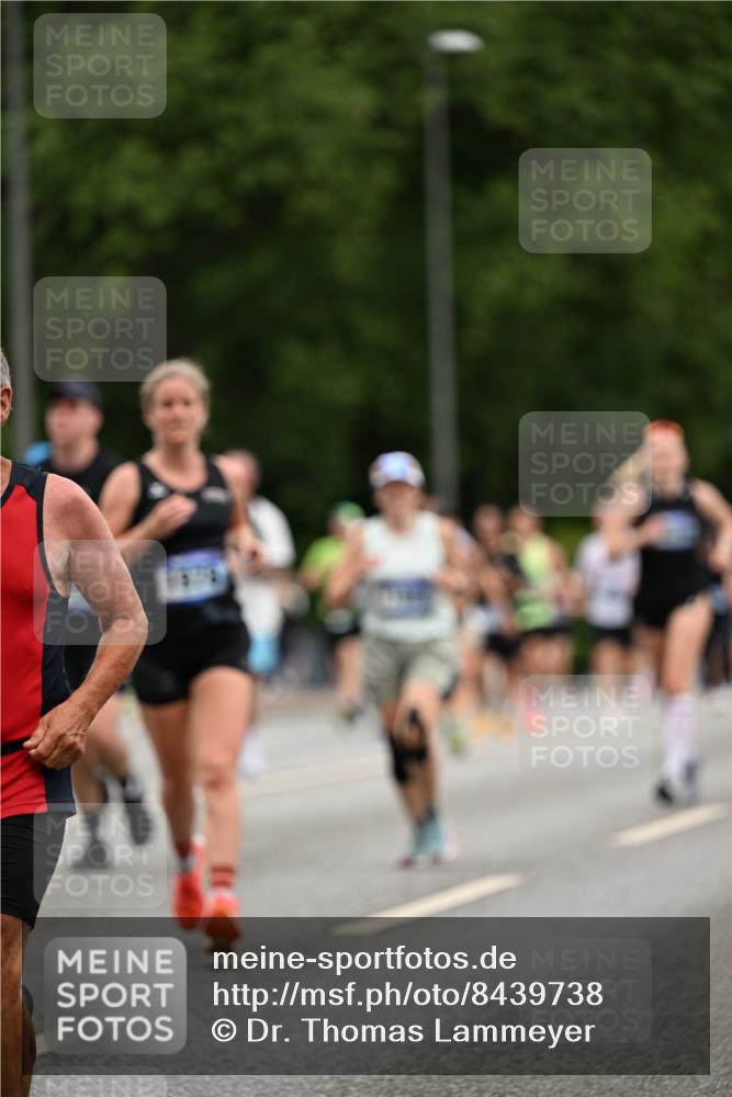 29.06.2025 - hella hamburg halbmarathon Dr. Thomas Lammeyer http://msf.ph/oto/8439738 29.06.2025 10:56:40 Kennedybrücke 1369, 1978, 2308, 3140, 3645, 4087, 4273, 4815, 5262, 5291, 6406, 6671, 6885, 6961, 6985, 7682, 7691, 7737, 8194, 8196, 8672, 9068, 9070, 9220, 9582, 9583, 9594, 9673, 9730, 10296, 10342, 10496, 10634, 10928, 11084, 11297, 11375 meine-sportfotos.de