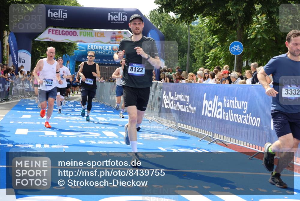 29.06.2025 - hella hamburg halbmarathon Strokosch-Dieckow http://msf.ph/oto/8439755 29.06.2025 10:41:12 Ziel 1136, 2568, 3332, 3618, 4205, 4303, 4380, 5387, 5709, 6901, 8122, 9659, 9711, 9815, 10375, 12434, 12895, 13268, 13876, 17834, 18764 meine-sportfotos.de