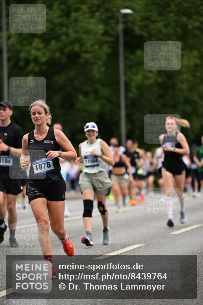 29.06.2025 - hella hamburg halbmarathon Dr. Thomas Lammeyer http://msf.ph/oto/8439764 29.06.2025 10:56:41 Kennedybrücke 1369, 1978, 2308, 3140, 3645, 4087, 4273, 4815, 5262, 5291, 6406, 6671, 6885, 6961, 6985, 7682, 7691, 7737, 8194, 8196, 8672, 9068, 9070, 9220, 9583, 9594, 9673, 9730, 10296, 10342, 10496, 10634, 10928, 11084, 11297, 11375 meine-sportfotos.de