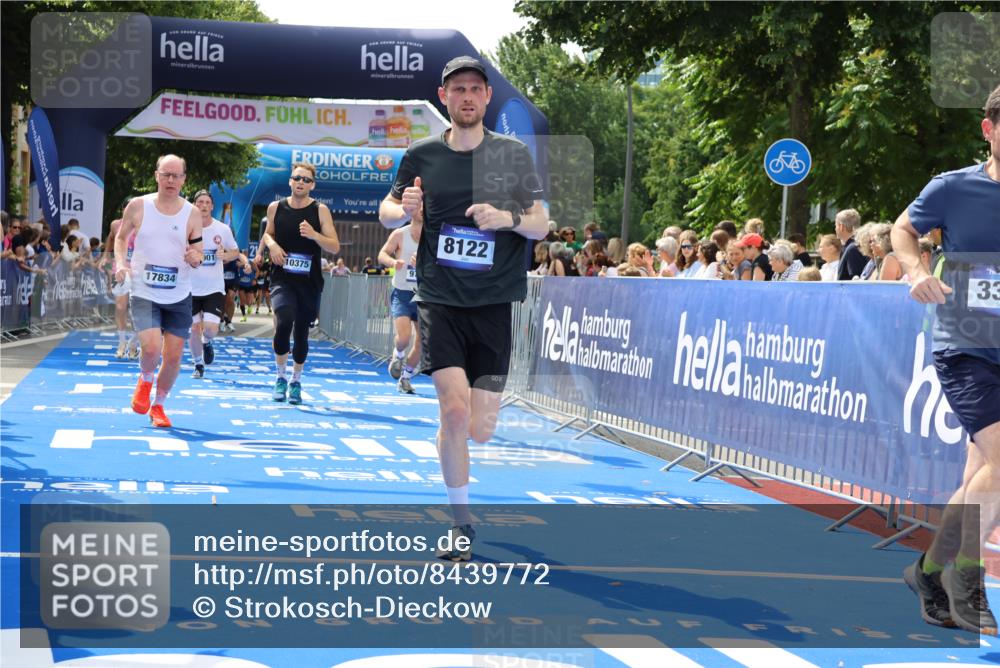 29.06.2025 - hella hamburg halbmarathon Strokosch-Dieckow http://msf.ph/oto/8439772 29.06.2025 10:41:12 Ziel 1136, 2568, 3332, 3618, 4205, 4303, 4380, 5387, 5709, 6901, 8122, 9659, 9711, 9815, 10375, 12434, 12895, 13268, 13876, 17834, 18764 meine-sportfotos.de