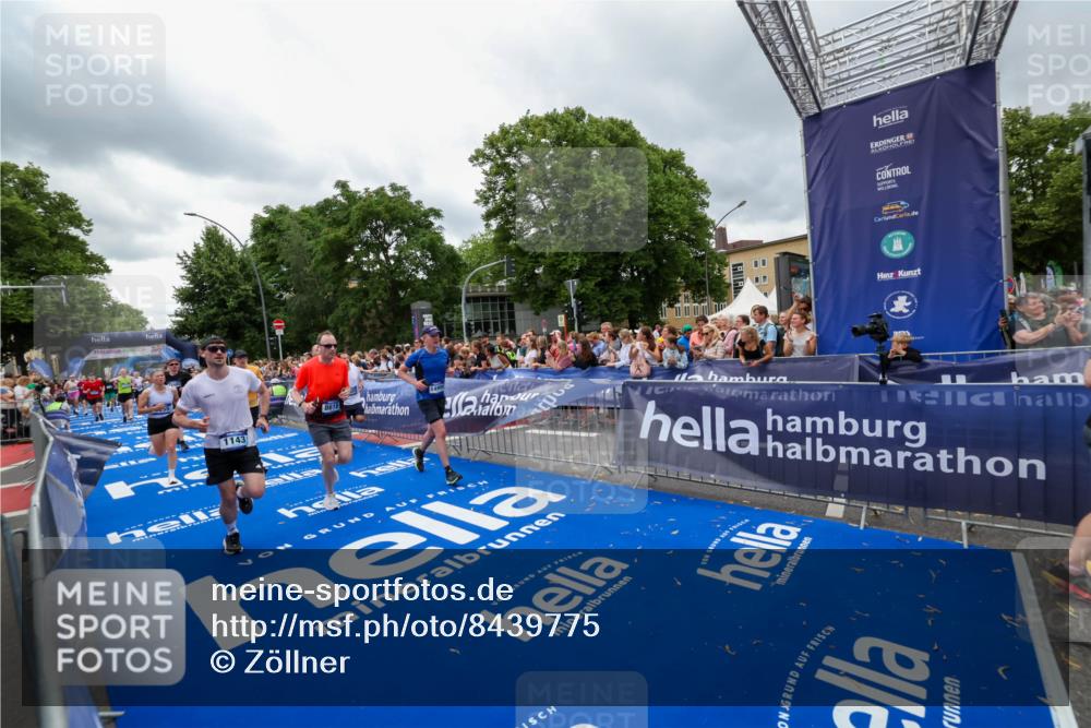 29.06.2025 - hella hamburg halbmarathon Zöllner http://msf.ph/oto/8439775 29.06.2025 10:55:47 Ziel 1120, 1143, 1834, 2955, 4897, 5021, 6569, 6924, 7221, 8255, 8618, 10212, 11039, 12483, 12858, 14365, 14909, 15896, 16401, 16434, 16786, 18064, 18190, 19047 meine-sportfotos.de