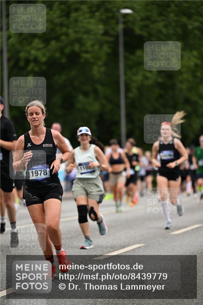 29.06.2025 - hella hamburg halbmarathon Dr. Thomas Lammeyer http://msf.ph/oto/8439779 29.06.2025 10:56:41 Kennedybrücke 1369, 1978, 2308, 3140, 3645, 4087, 4273, 4815, 5262, 5291, 6406, 6671, 6885, 6961, 6985, 7682, 7691, 7737, 8194, 8196, 8672, 9068, 9070, 9220, 9583, 9594, 9673, 9730, 10296, 10342, 10496, 10634, 10928, 11084, 11297, 11375 meine-sportfotos.de