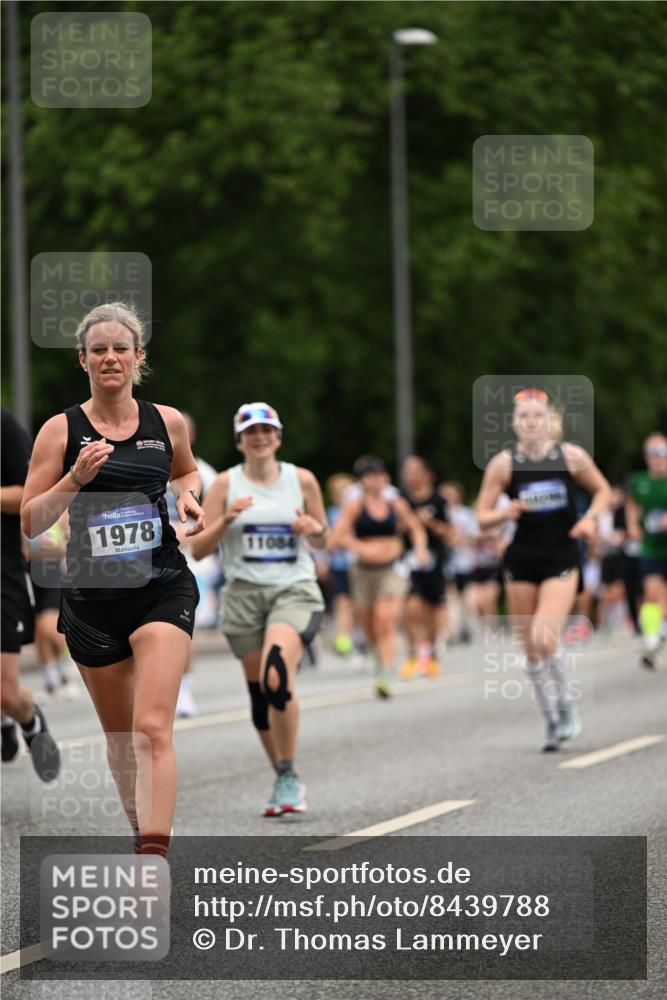 29.06.2025 - hella hamburg halbmarathon Dr. Thomas Lammeyer http://msf.ph/oto/8439788 29.06.2025 10:56:41 Kennedybrücke 1369, 1978, 2308, 3140, 3645, 4087, 4273, 4815, 5262, 5291, 6406, 6671, 6885, 6961, 6985, 7682, 7691, 7737, 8194, 8196, 8672, 9068, 9070, 9220, 9583, 9594, 9673, 9730, 10296, 10342, 10496, 10634, 10928, 11084, 11297, 11375 meine-sportfotos.de