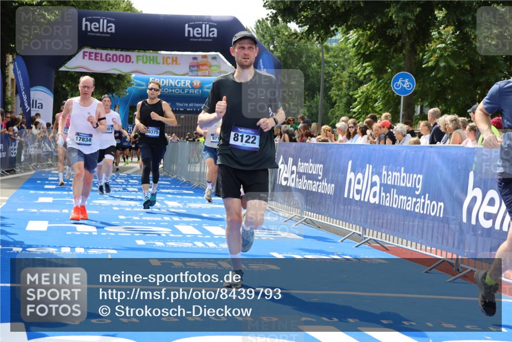 29.06.2025 - hella hamburg halbmarathon Strokosch-Dieckow http://msf.ph/oto/8439793 29.06.2025 10:41:12 Ziel 1136, 2568, 3332, 3618, 4205, 4303, 4380, 5387, 5709, 6901, 8122, 9659, 9711, 9815, 10375, 12434, 12895, 13268, 13876, 17834, 18764 meine-sportfotos.de