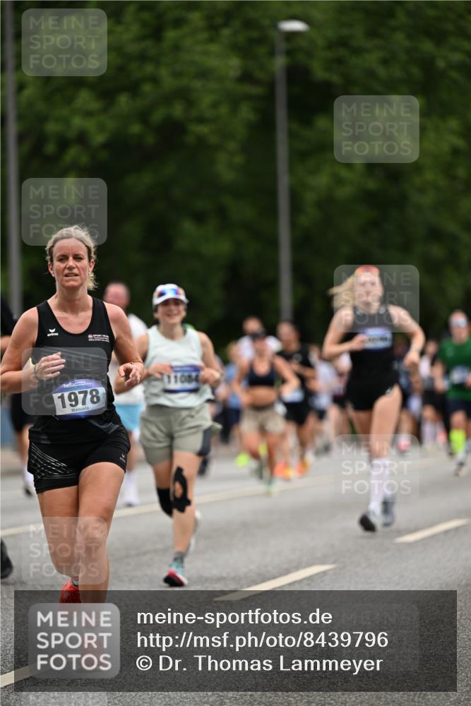 29.06.2025 - hella hamburg halbmarathon Dr. Thomas Lammeyer http://msf.ph/oto/8439796 29.06.2025 10:56:41 Kennedybrücke 1369, 1978, 2308, 3140, 3645, 4087, 4273, 4815, 5262, 5291, 6406, 6671, 6885, 6961, 6985, 7682, 7691, 7737, 8194, 8196, 8672, 9068, 9070, 9220, 9583, 9594, 9673, 9730, 10296, 10342, 10496, 10634, 10928, 11084, 11297, 11375 meine-sportfotos.de