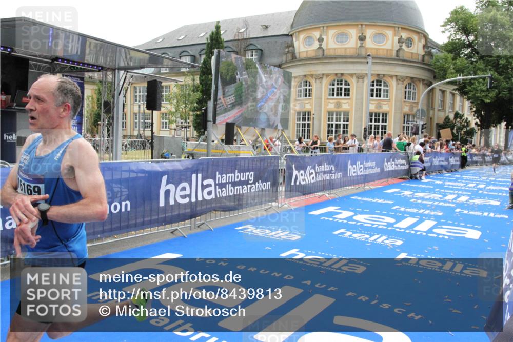 29.06.2025 - hella hamburg halbmarathon Michael Strokosch http://msf.ph/oto/8439813 29.06.2025 10:23:39 Ziel 7834, 16169 meine-sportfotos.de