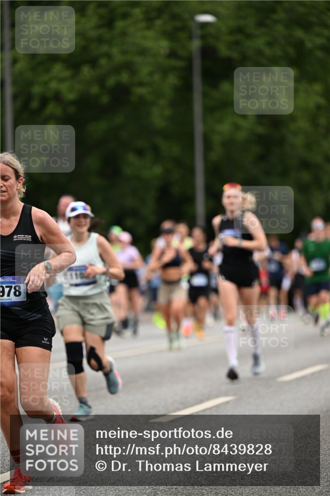 29.06.2025 - hella hamburg halbmarathon Dr. Thomas Lammeyer http://msf.ph/oto/8439828 29.06.2025 10:56:42 Kennedybrücke 1369, 1978, 2308, 2593, 3140, 3645, 4087, 4273, 4815, 5262, 5291, 6406, 6671, 6885, 6961, 6985, 7682, 7691, 7737, 8194, 8196, 8672, 9068, 9070, 9220, 9594, 9673, 9730, 10296, 10342, 10496, 10634, 10928, 11084, 11297, 11375 meine-sportfotos.de