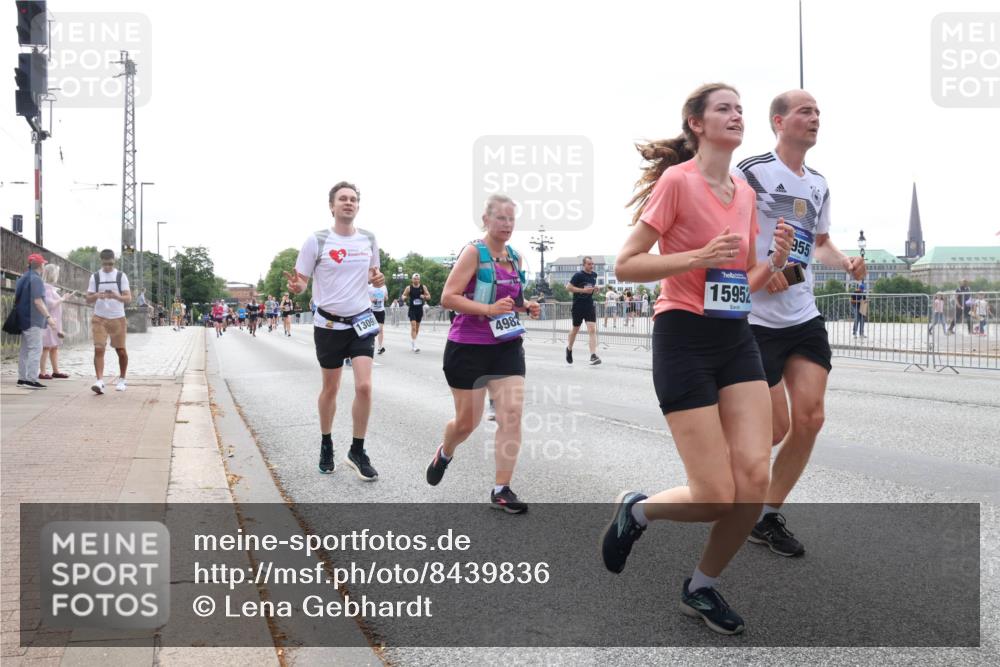 29.06.2025 - hella hamburg halbmarathon Lena Gebhardt http://msf.ph/oto/8439836 29.06.2025 10:29:14 Lombardsbrücke 1309, 498, 15952, 955, 1230, 1518, 1557, 1661, 1869, 2688, 3179, 3311, 3717, 4161, 4349, 4362, 4373, 4834, 4982, 5167, 5249, 5250, 6285, 6345, 6725, 7169, 7449, 8048, 8812, 9714, 10068, 10198, 10322, 10641, 10808, 11249, 11792, 11803, 11989, 12099, 12404, 12442, 12958, 13090, 13382, 14205, 14644, 15143, 15452, 15453, 15952, 15955, 16659, 16662, 16673, 16676, 17496, 18298, 18299, 18414 meine-sportfotos.de