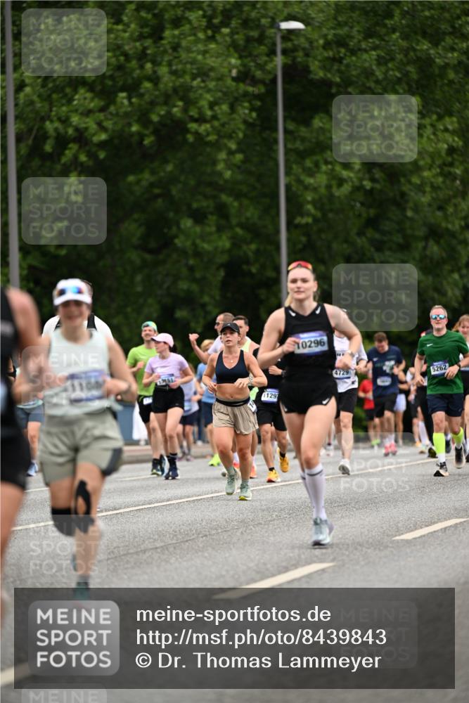29.06.2025 - hella hamburg halbmarathon Dr. Thomas Lammeyer http://msf.ph/oto/8439843 29.06.2025 10:56:42 Kennedybrücke 1369, 1978, 2308, 2593, 3140, 3645, 4087, 4273, 4815, 5262, 5291, 6406, 6671, 6885, 6961, 6985, 7682, 7691, 7737, 8194, 8196, 8672, 9068, 9070, 9220, 9594, 9673, 9730, 10296, 10342, 10496, 10634, 10928, 11084, 11297, 11375 meine-sportfotos.de