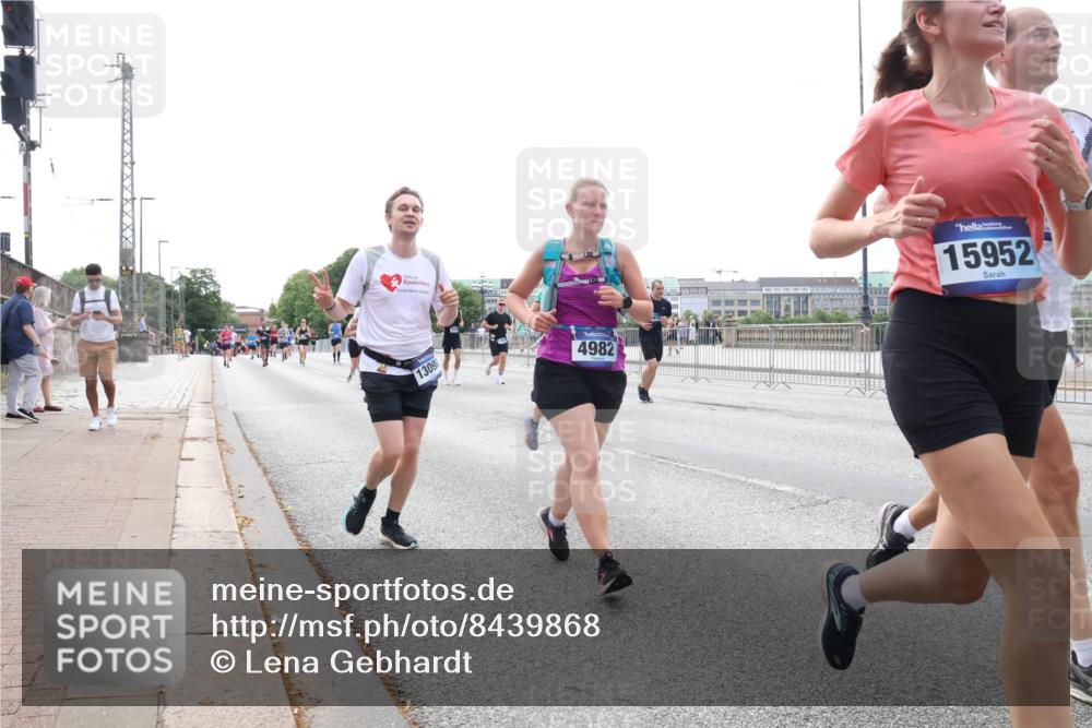 29.06.2025 - hella hamburg halbmarathon Lena Gebhardt http://msf.ph/oto/8439868 29.06.2025 10:29:14 Lombardsbrücke 13090, 4982, 15952, 1230, 1518, 1557, 1661, 1869, 2688, 3179, 3311, 3717, 4161, 4349, 4362, 4373, 4834, 4982, 5167, 5249, 5250, 6285, 6345, 6725, 7169, 7449, 8048, 8812, 9714, 10068, 10198, 10322, 10641, 10808, 11249, 11792, 11803, 11989, 12099, 12404, 12442, 12958, 13090, 13382, 14205, 14644, 15143, 15452, 15453, 15952, 15955, 16659, 16662, 16673, 16676, 17496, 18298, 18299, 18414 meine-sportfotos.de