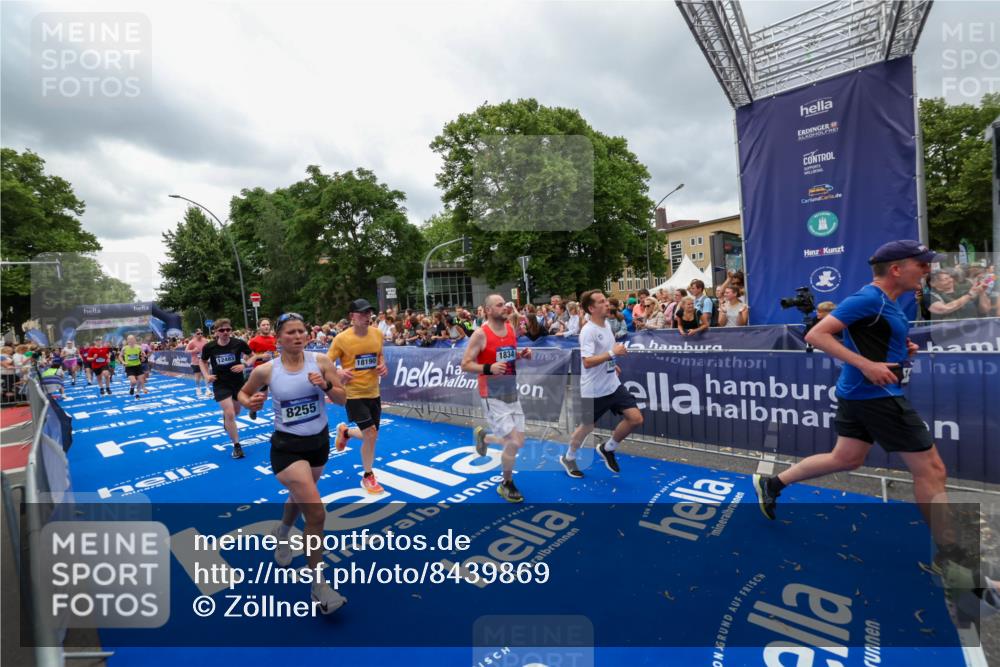 29.06.2025 - hella hamburg halbmarathon Zöllner http://msf.ph/oto/8439869 29.06.2025 10:55:49 Ziel 1143, 1179, 1834, 5021, 6569, 6924, 7221, 8255, 8618, 10212, 12483, 12858, 13474, 14365, 14909, 16401, 16434, 16786, 18125, 18190, 19047 meine-sportfotos.de