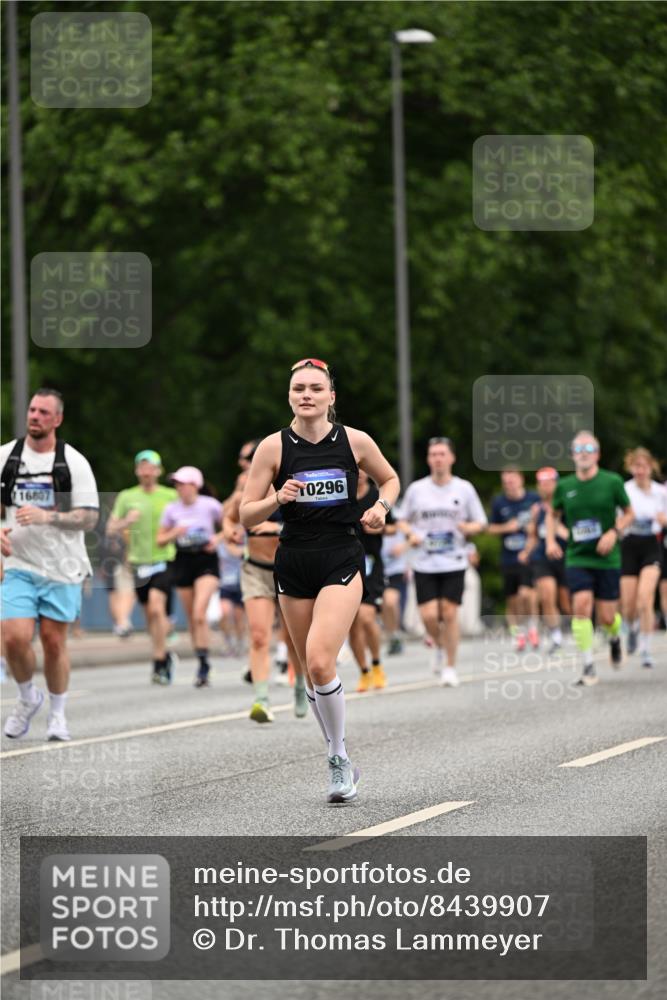 29.06.2025 - hella hamburg halbmarathon Dr. Thomas Lammeyer http://msf.ph/oto/8439907 29.06.2025 10:56:43 Kennedybrücke 1369, 1978, 2308, 2593, 3140, 3645, 4087, 4273, 4815, 5262, 5291, 6406, 6671, 6885, 6961, 6985, 7682, 7691, 7737, 8194, 8196, 8250, 8251, 8672, 9068, 9070, 9220, 9594, 9673, 9730, 10296, 10342, 10496, 10634, 10928, 11084, 11297, 11375 meine-sportfotos.de