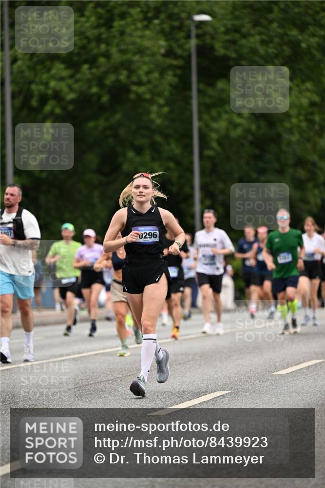 29.06.2025 - hella hamburg halbmarathon Dr. Thomas Lammeyer http://msf.ph/oto/8439923 29.06.2025 10:56:43 Kennedybrücke 1369, 1978, 2308, 2593, 3140, 3645, 4087, 4273, 4815, 5262, 5291, 6406, 6671, 6885, 6961, 6985, 7682, 7691, 7737, 8194, 8196, 8250, 8251, 8672, 9068, 9070, 9220, 9594, 9673, 9730, 10296, 10342, 10496, 10634, 10928, 11084, 11297, 11375 meine-sportfotos.de