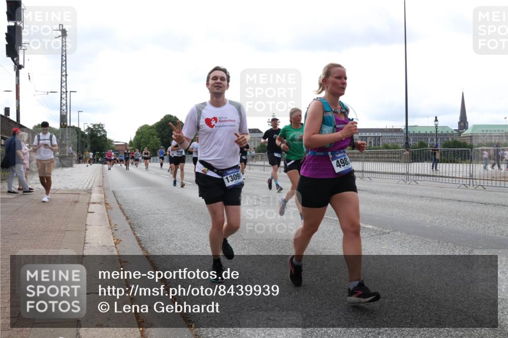 29.06.2025 - hella hamburg halbmarathon Lena Gebhardt http://msf.ph/oto/8439939 29.06.2025 10:29:14 Lombardsbrücke 13090, 498, 1230, 1518, 1557, 1661, 1869, 2688, 3179, 3311, 3717, 4161, 4349, 4362, 4373, 4834, 4982, 5167, 5249, 5250, 6285, 6345, 6725, 7169, 7449, 8048, 8812, 9714, 10068, 10198, 10322, 10641, 10808, 11249, 11792, 11803, 11989, 12099, 12404, 12442, 12958, 13090, 13382, 14205, 14644, 15143, 15452, 15453, 15952, 15955, 16659, 16662, 16673, 16676, 17496, 18298, 18299, 18414 meine-sportfotos.de