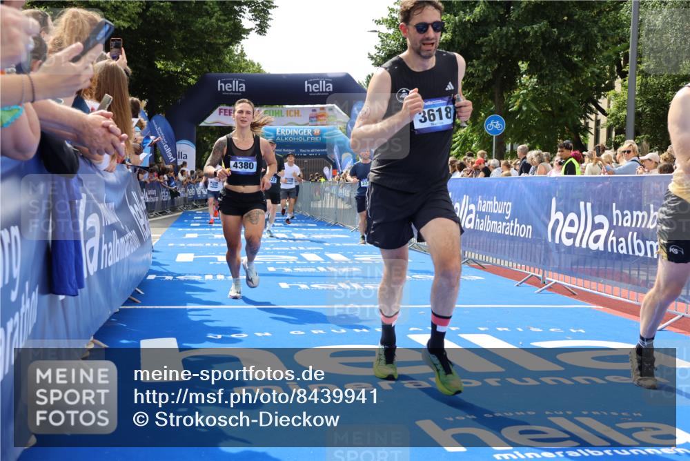 29.06.2025 - hella hamburg halbmarathon Strokosch-Dieckow http://msf.ph/oto/8439941 29.06.2025 10:41:09 Ziel 1136, 2568, 3332, 3618, 4205, 4380, 4871, 5387, 5709, 6683, 6901, 8122, 9358, 9659, 9711, 9815, 10375, 12434, 12895, 13268, 17100, 17620, 17834, 17971, 18045, 18049 meine-sportfotos.de