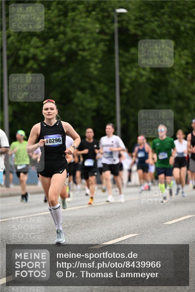 29.06.2025 - hella hamburg halbmarathon Dr. Thomas Lammeyer http://msf.ph/oto/8439966 29.06.2025 10:56:43 Kennedybrücke 1369, 1978, 2308, 2593, 3140, 3645, 4087, 4273, 4815, 5262, 5291, 6406, 6671, 6885, 6961, 6985, 7682, 7691, 7737, 8194, 8196, 8250, 8251, 8672, 9068, 9070, 9220, 9594, 9673, 9730, 10296, 10342, 10496, 10634, 10928, 11084, 11297, 11375 meine-sportfotos.de