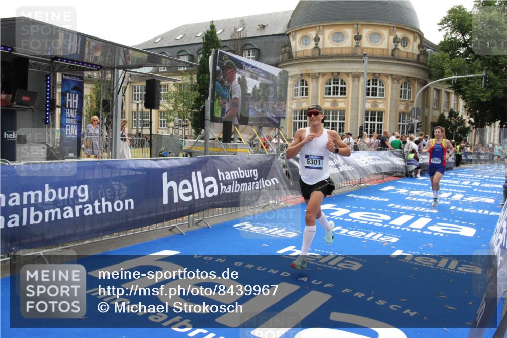 29.06.2025 - hella hamburg halbmarathon Michael Strokosch http://msf.ph/oto/8439967 29.06.2025 10:23:47 Ziel 5301, 6699, 9151, 10780 meine-sportfotos.de