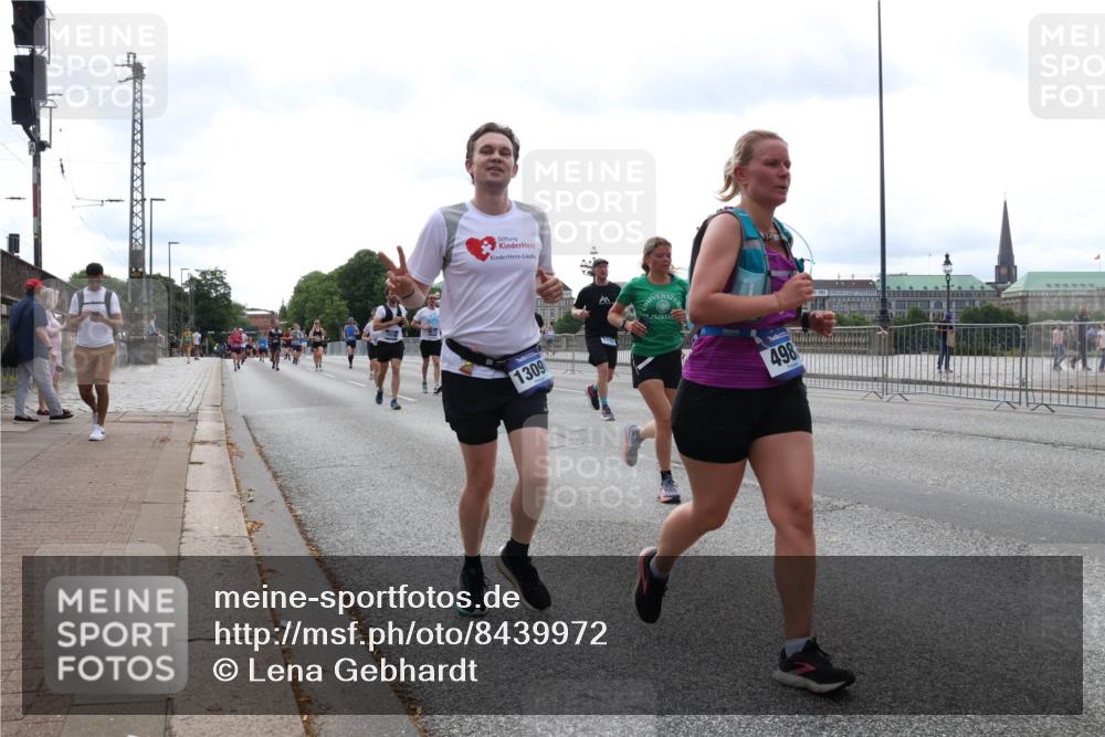 29.06.2025 - hella hamburg halbmarathon Lena Gebhardt http://msf.ph/oto/8439972 29.06.2025 10:29:14 Lombardsbrücke 1309, 498, 1230, 1518, 1557, 1661, 1869, 2688, 3179, 3311, 3717, 4161, 4349, 4362, 4373, 4834, 4982, 5167, 5249, 5250, 6285, 6345, 6725, 7169, 7449, 8048, 8812, 9714, 10068, 10198, 10322, 10641, 10808, 11249, 11792, 11803, 11989, 12099, 12404, 12442, 12958, 13090, 13382, 14205, 14644, 15143, 15452, 15453, 15952, 15955, 16659, 16662, 16673, 16676, 17496, 18298, 18299, 18414 meine-sportfotos.de