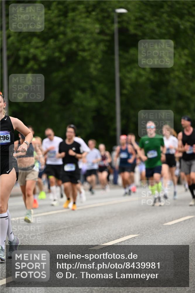 29.06.2025 - hella hamburg halbmarathon Dr. Thomas Lammeyer http://msf.ph/oto/8439981 29.06.2025 10:56:44 Kennedybrücke 1369, 1978, 2308, 2593, 3140, 3645, 4087, 4273, 4815, 5262, 5291, 6406, 6671, 6885, 6961, 6985, 7682, 7691, 7737, 8194, 8196, 8250, 8251, 8672, 9068, 9070, 9220, 9673, 9730, 10296, 10342, 10496, 10634, 10693, 10928, 11084, 11297, 11375 meine-sportfotos.de