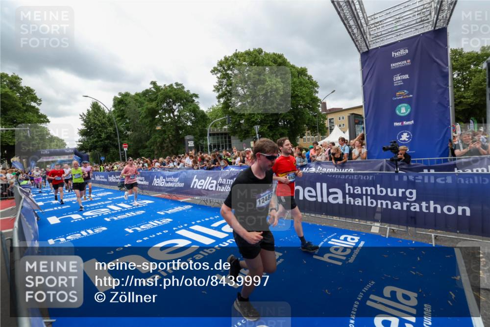 29.06.2025 - hella hamburg halbmarathon Zöllner http://msf.ph/oto/8439997 29.06.2025 10:55:50 Ziel 1179, 1834, 3256, 5021, 6569, 6924, 7221, 8255, 10212, 12483, 12858, 13474, 14365, 16401, 16434, 16786, 18125, 18190, 18867, 19047 meine-sportfotos.de