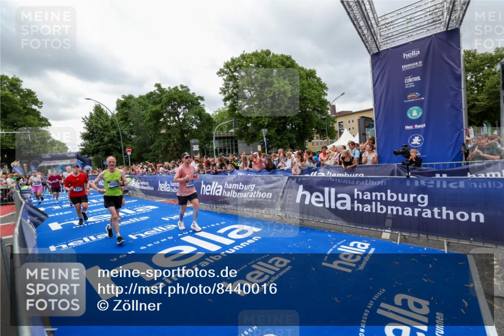 29.06.2025 - hella hamburg halbmarathon Zöllner http://msf.ph/oto/8440016 29.06.2025 10:55:52 Ziel 1179, 2612, 3256, 3668, 4772, 5021, 6569, 7221, 7976, 12858, 13474, 14365, 16401, 16434, 16786, 18125, 18867, 19047 meine-sportfotos.de