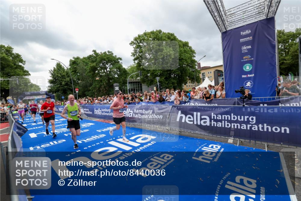 29.06.2025 - hella hamburg halbmarathon Zöllner http://msf.ph/oto/8440036 29.06.2025 10:55:52 Ziel 1179, 2612, 3256, 3668, 4772, 5021, 6569, 7221, 7976, 12858, 13474, 14365, 16401, 16434, 16786, 18125, 18867, 19047 meine-sportfotos.de