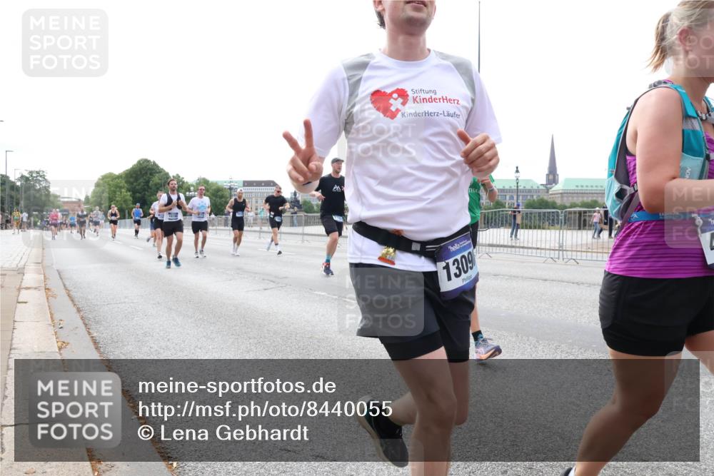 29.06.2025 - hella hamburg halbmarathon Lena Gebhardt http://msf.ph/oto/8440055 29.06.2025 10:29:15 Lombardsbrücke 1309, 1230, 1518, 1557, 1661, 1869, 2688, 3179, 3311, 3717, 4161, 4349, 4362, 4373, 4834, 4982, 5167, 5249, 6285, 6345, 6725, 7169, 7449, 8048, 8812, 9714, 10198, 10322, 10641, 10808, 11249, 11792, 11803, 11989, 12086, 12099, 12404, 12442, 12958, 13090, 13382, 14205, 14644, 15143, 15452, 15453, 15952, 15955, 16659, 16662, 16673, 16676, 17496, 18298, 18299, 18414 meine-sportfotos.de