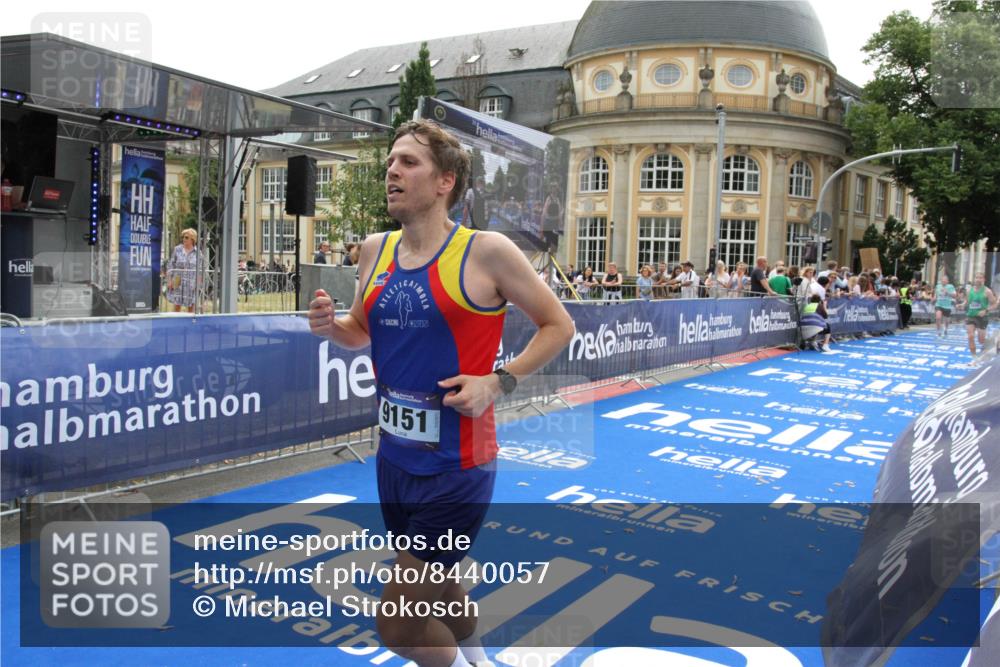 29.06.2025 - hella hamburg halbmarathon Michael Strokosch http://msf.ph/oto/8440057 29.06.2025 10:23:49 Ziel 5301, 6699, 9151, 9447, 10780 meine-sportfotos.de