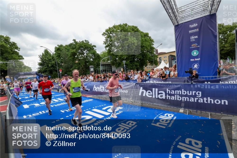 29.06.2025 - hella hamburg halbmarathon Zöllner http://msf.ph/oto/8440093 29.06.2025 10:55:52 Ziel 1179, 2612, 3256, 3668, 4772, 5021, 6569, 7221, 7976, 12858, 13474, 14365, 16401, 16434, 16786, 18125, 18867, 19047 meine-sportfotos.de