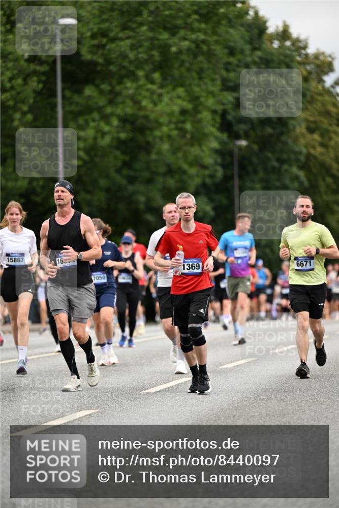 29.06.2025 - hella hamburg halbmarathon Dr. Thomas Lammeyer http://msf.ph/oto/8440097 29.06.2025 10:56:47 Kennedybrücke 1369, 1978, 2308, 2593, 3140, 3645, 4273, 4815, 5262, 5291, 6406, 6671, 6885, 6961, 6985, 7682, 7737, 8194, 8196, 8250, 8251, 8672, 9068, 9070, 9730, 10296, 10342, 10496, 10600, 10634, 10693, 10928, 11084, 11297, 11375 meine-sportfotos.de