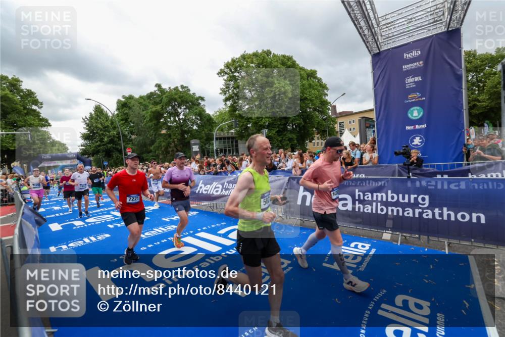 29.06.2025 - hella hamburg halbmarathon Zöllner http://msf.ph/oto/8440121 29.06.2025 10:55:53 Ziel 1179, 2612, 3256, 3668, 4772, 5021, 6569, 7221, 7976, 12858, 13474, 14365, 16401, 16434, 16786, 18125, 18867, 19047 meine-sportfotos.de