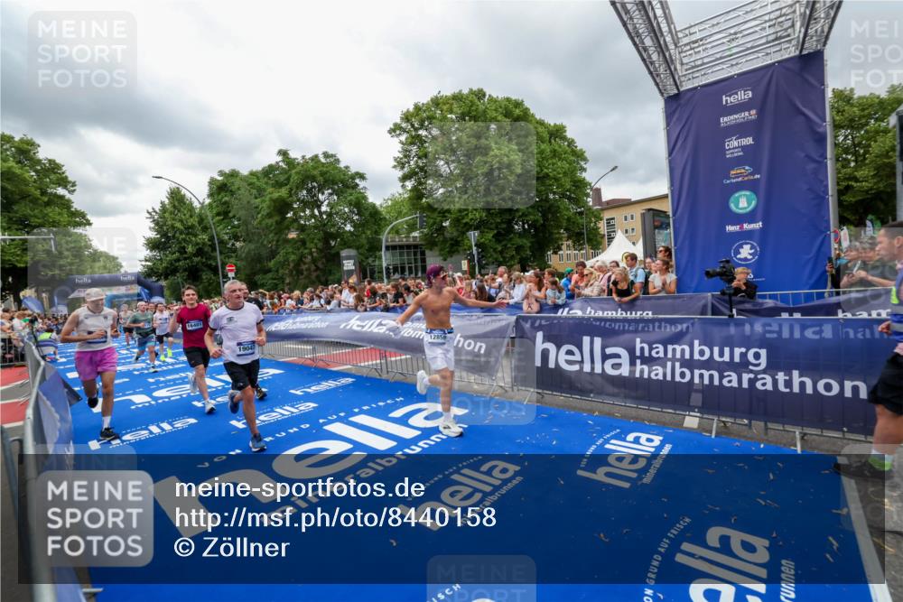 29.06.2025 - hella hamburg halbmarathon Zöllner http://msf.ph/oto/8440158 29.06.2025 10:55:54 Ziel 1179, 2612, 3256, 3668, 4772, 6569, 7221, 7976, 8968, 9246, 12858, 13474, 16401, 16434, 16786, 18125, 18867, 19047 meine-sportfotos.de