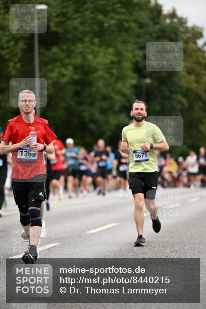 29.06.2025 - hella hamburg halbmarathon Dr. Thomas Lammeyer http://msf.ph/oto/8440215 29.06.2025 10:56:50 Kennedybrücke 1369, 1978, 2308, 2593, 3140, 3645, 3787, 4273, 4815, 5262, 6406, 6671, 6985, 7682, 7737, 8194, 8196, 8250, 8251, 8672, 9068, 9070, 9730, 10296, 10342, 10496, 10600, 10634, 10693, 10884, 10928, 11084, 11297, 11375 meine-sportfotos.de