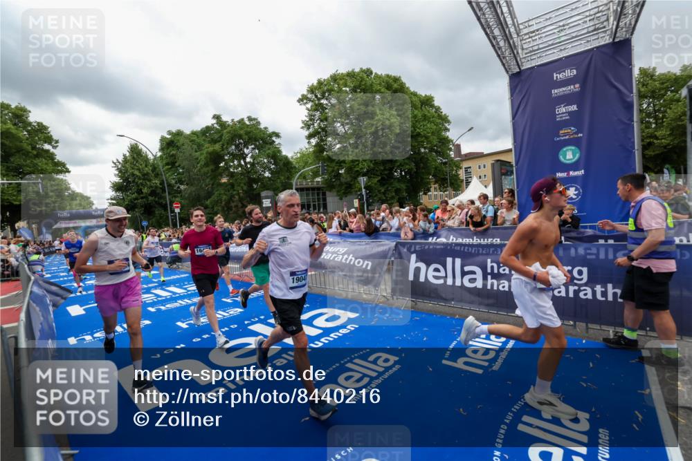 29.06.2025 - hella hamburg halbmarathon Zöllner http://msf.ph/oto/8440216 29.06.2025 10:55:55 Ziel 1179, 2612, 3256, 3668, 4772, 6569, 7147, 7976, 8968, 9246, 10084, 12858, 13474, 15884, 16401, 16434, 16786, 18125, 18867, 19047 meine-sportfotos.de