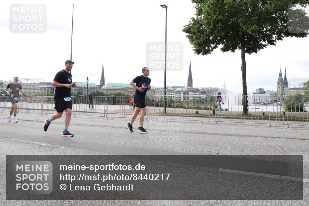 29.06.2025 - hella hamburg halbmarathon Lena Gebhardt http://msf.ph/oto/8440217 29.06.2025 10:29:16 Lombardsbrücke 1192, 16673, 1230, 1518, 1661, 1869, 2688, 3179, 3311, 3717, 4161, 4349, 4362, 4373, 4834, 4982, 5167, 6285, 6345, 6725, 7169, 7449, 8048, 8812, 9714, 10198, 10322, 10641, 10808, 11249, 11792, 11803, 11989, 12086, 12099, 12404, 12442, 12958, 13090, 13382, 14205, 14644, 15143, 15452, 15453, 15952, 15955, 16659, 16662, 16673, 16676, 17496, 18298, 18299, 18414 meine-sportfotos.de